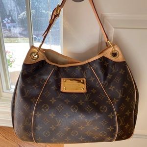 Women’s Louis Vuitton purse